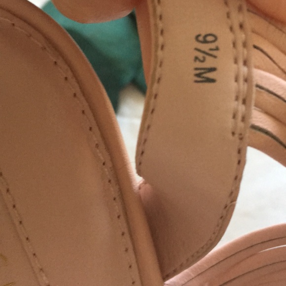 Joyce Azria Avec Les Filles pink leather heels - Picture 6 of 6